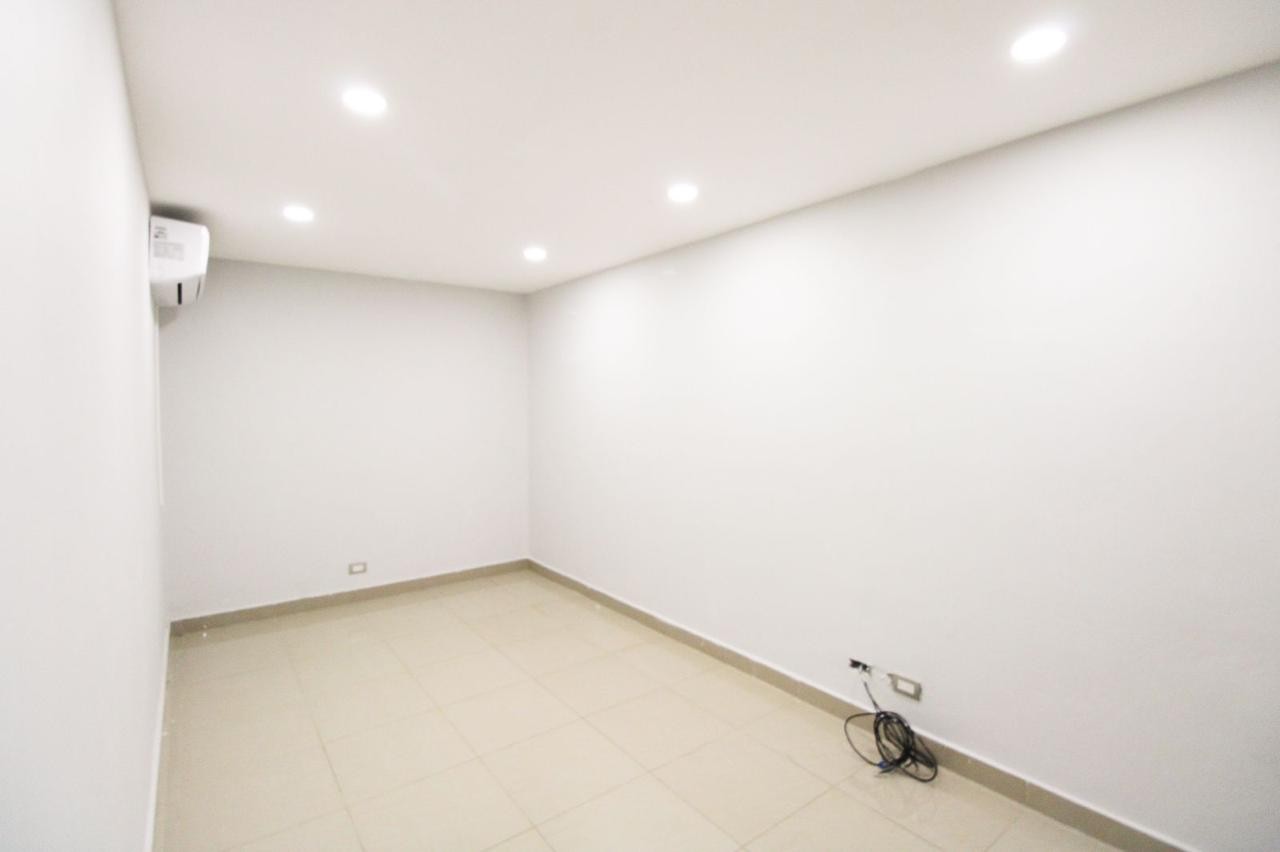 oficinas y locales comerciales - 🔵 Alquilo Local 2 niveles  para oficina  1,000 mts en Piantini 
 6