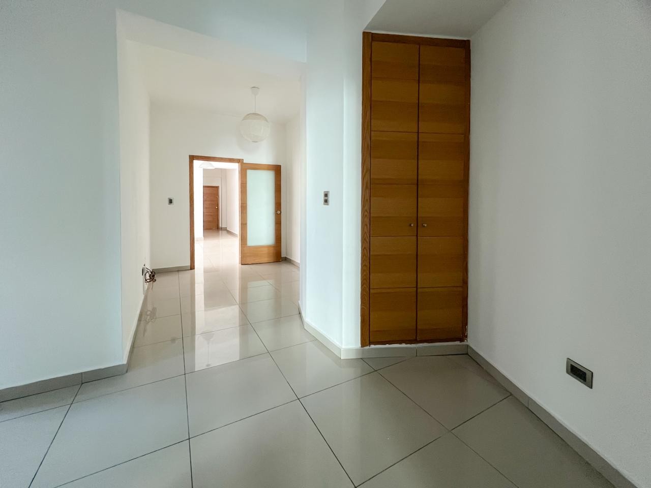 apartamentos - Vendo Amplio y Cómodo Apartamento en Serrallés, 4to. NivelÁrea total: 175.06  4