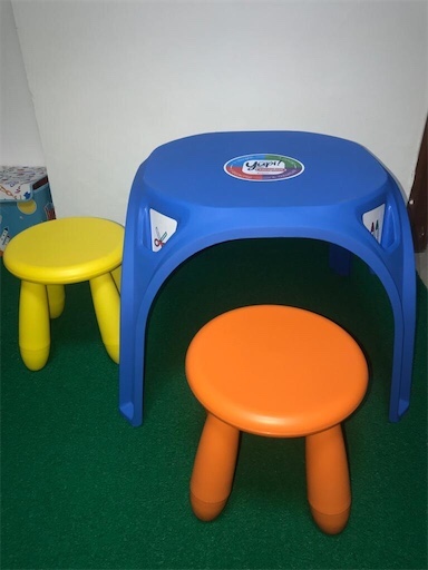coches y sillas - Mesa y banquitos para niños