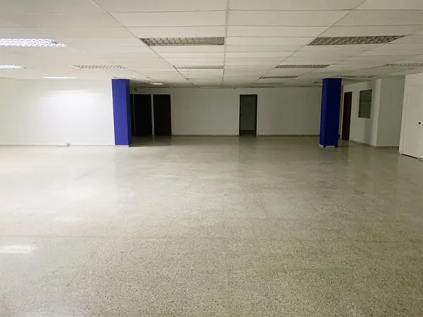oficinas y locales comerciales - Local amplio y céntrico Esperilla 3