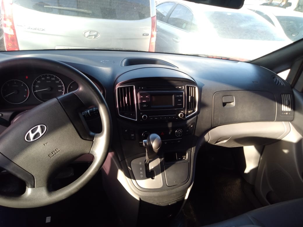 jeepetas y camionetas - HYUNDAI GRAND STAREX 2018 BLANCODESDE: RD$1,300.100 4