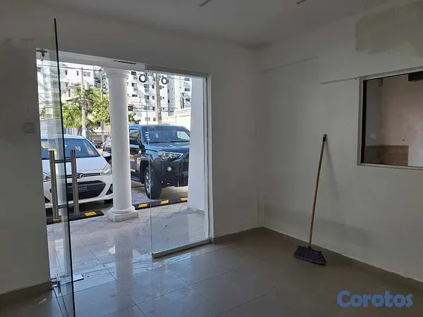 oficinas y locales comerciales - Local u oficina en Romulo Betancourt entre Caonabo 4