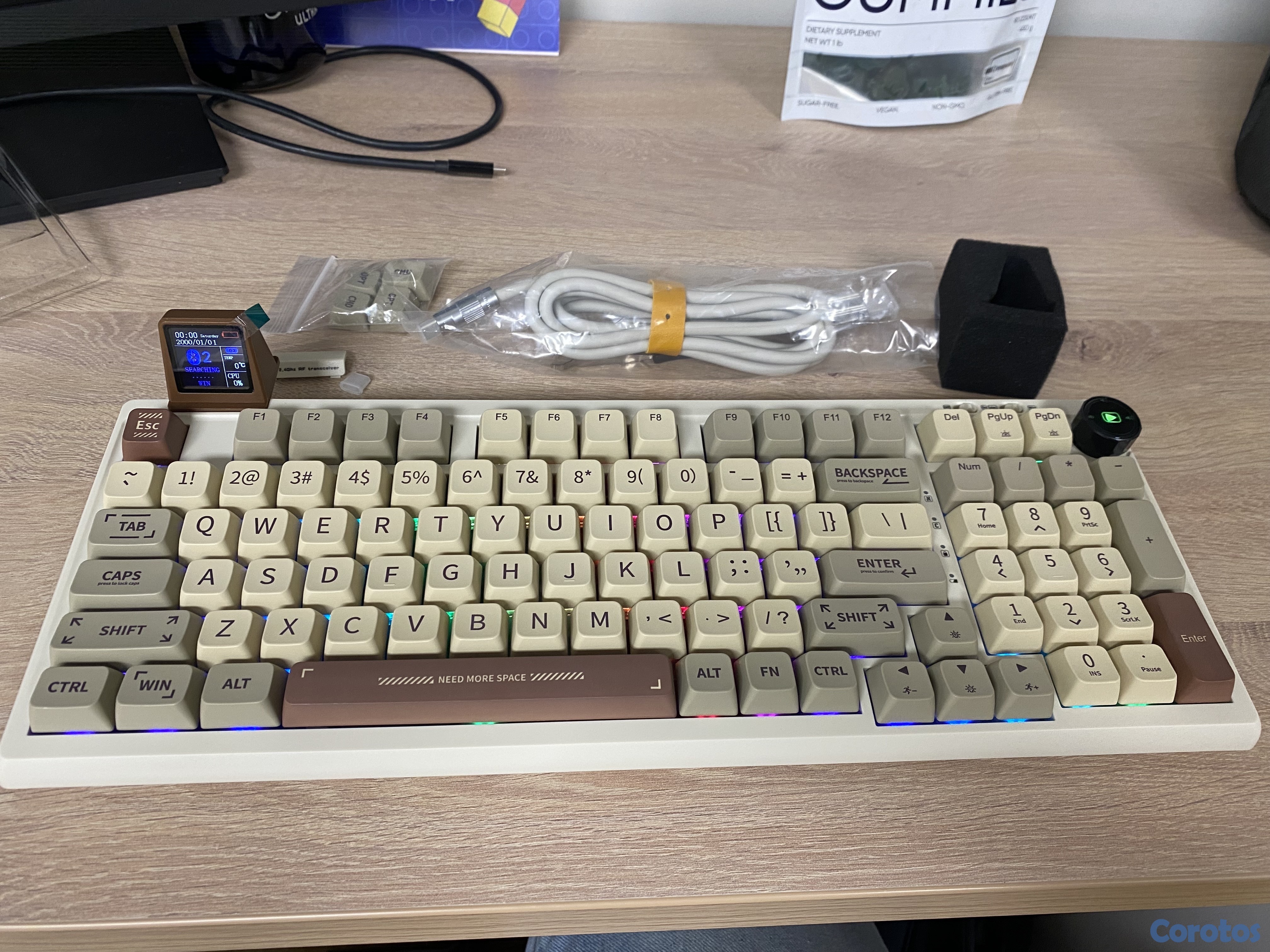 accesorios para electronica - Teclado Mecánico Epomaker RT100 – Retro, RGB, Tri-Mode + Pantalla Smart 7