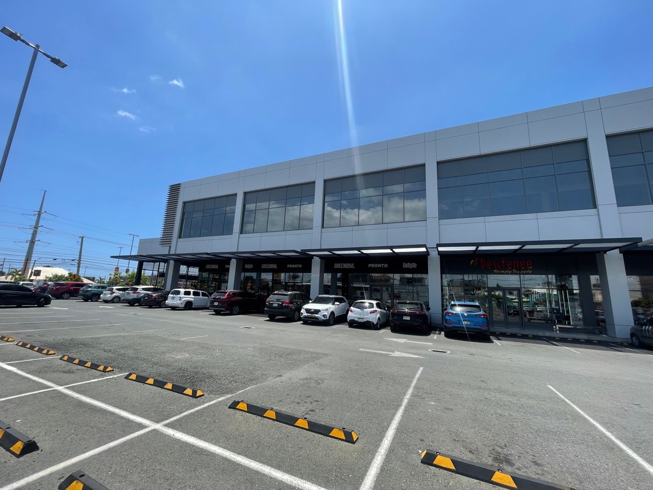 oficinas y locales comerciales - Locales Comerciales en metro Plaza San Isidro dese 138 metros  1