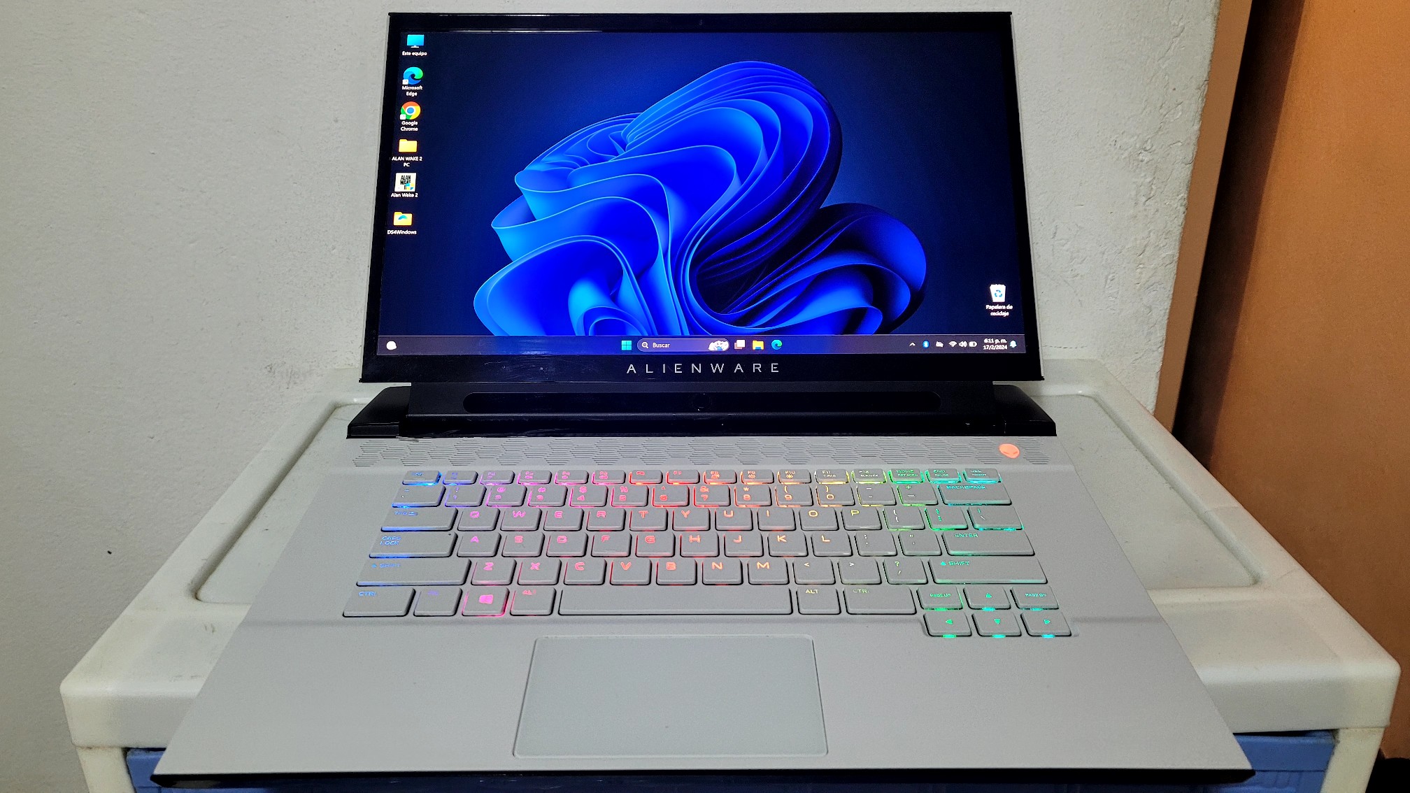computadoras y laptops - Alienware R2 Core i7 9th Gen Ram 16gb Disco 512gb Solido Rtx 2060 6GB Oled 4K 0