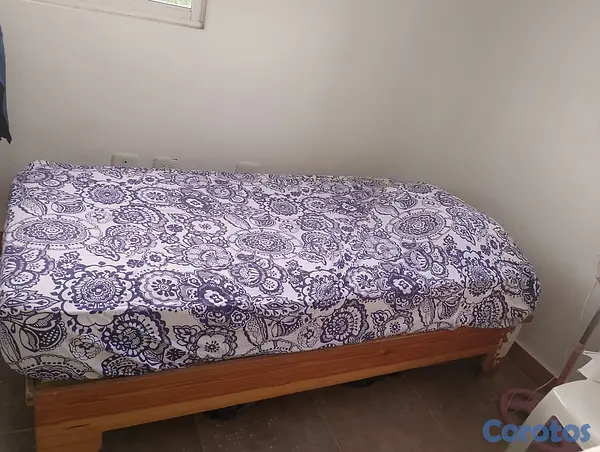 muebles y colchones - Cama pequeña en muy buen estado  2