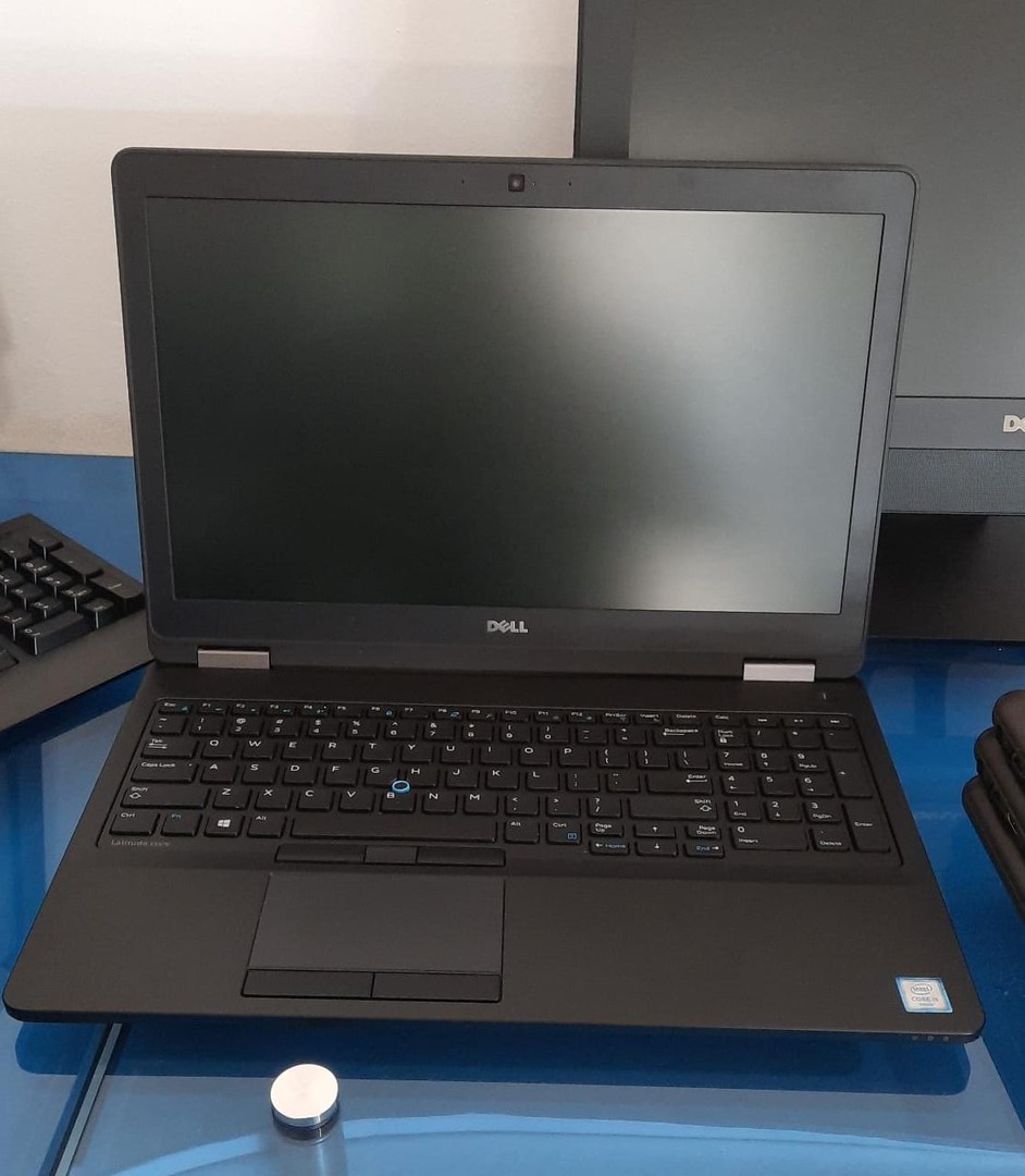 computadoras y laptops - Laptop Dell i5 6th Generacion