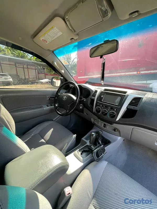 jeepetas y camionetas - Toyota hilux 2010 10