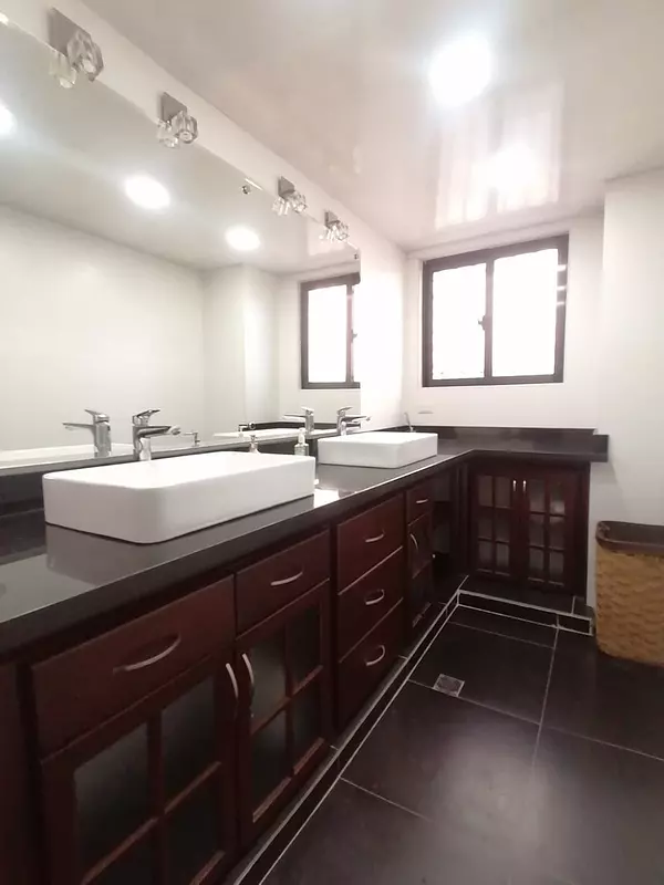 apartamentos - Apartamento AMUEBLADO en alquiler en Los Cacicazgos: 

215 mt / 2do piso 
2 hab  10