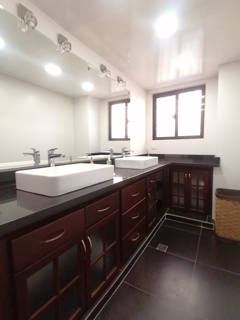 apartamentos - Apartamento AMUEBLADO en alquiler en Los Cacicazgos: 

215 mt / 2do piso 
2 hab  9
