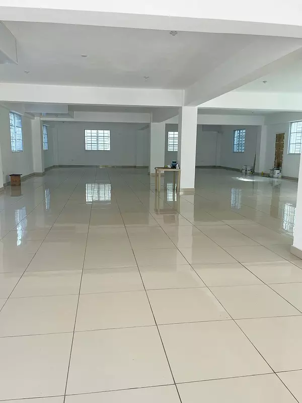 oficinas y locales comerciales - Local céntrico en Primer nivel  4