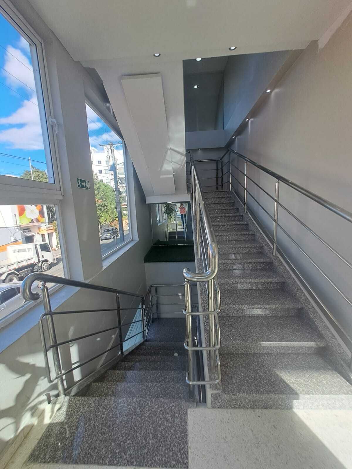 oficinas y locales comerciales - Alquilo local  40 mts 3er  piso  en mirador sur 3