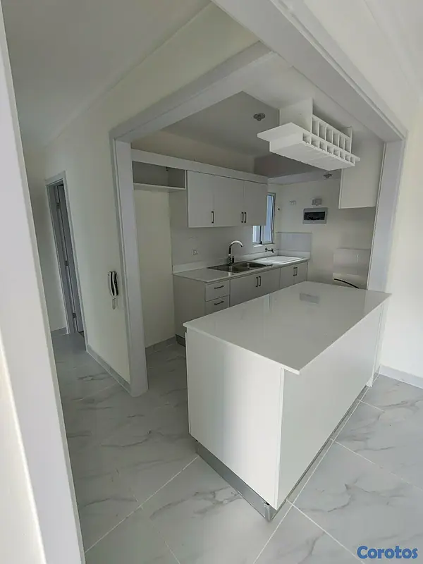 apartamentos - Vendo 3er piso en Res Las Cayenas, Aut San Isidro  3
