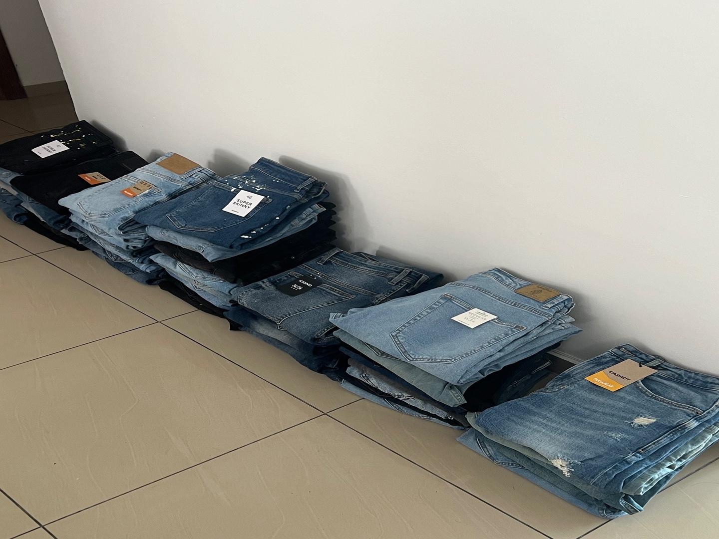 ropa para hombre - Se venden lotes de jeans nuevos o por unidad 
 2