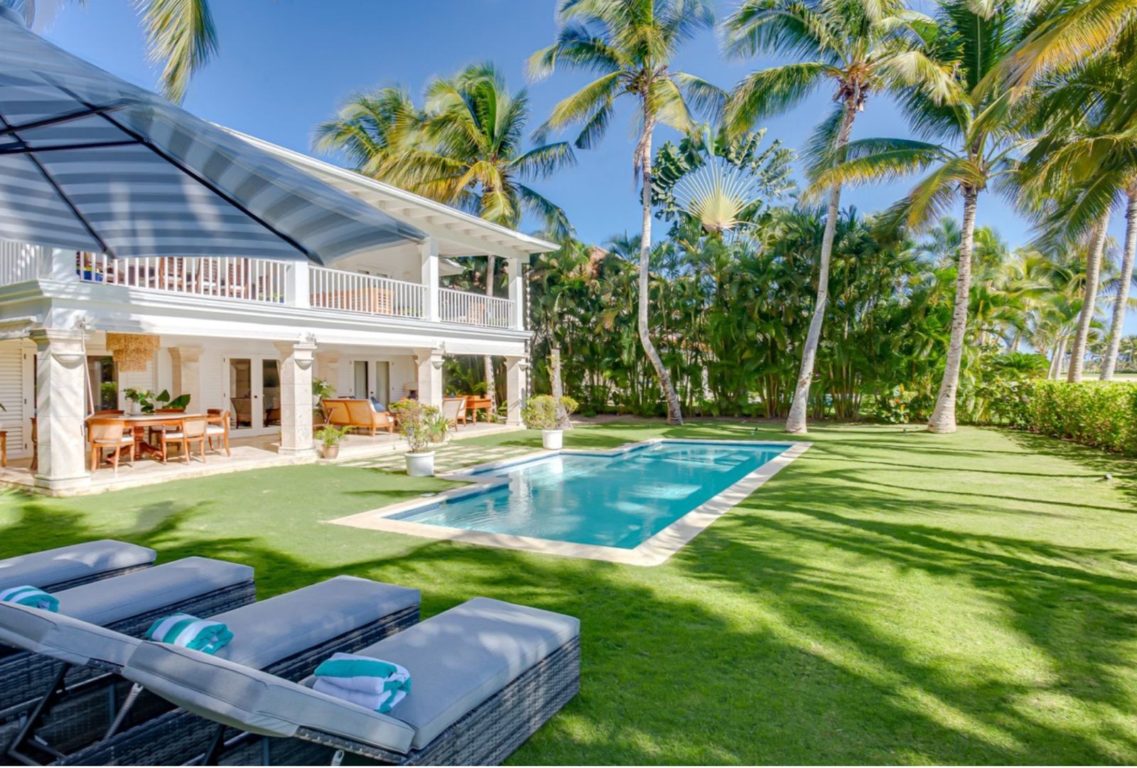 casas vacacionales y villas - Precio de Oportunidad en Hermosa Villa de Lujo en Punta Cana Resorts 