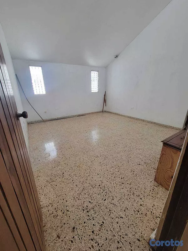 oficinas y locales comerciales - Local Comercial en Alquiler de 112 Metros en 2do P 7