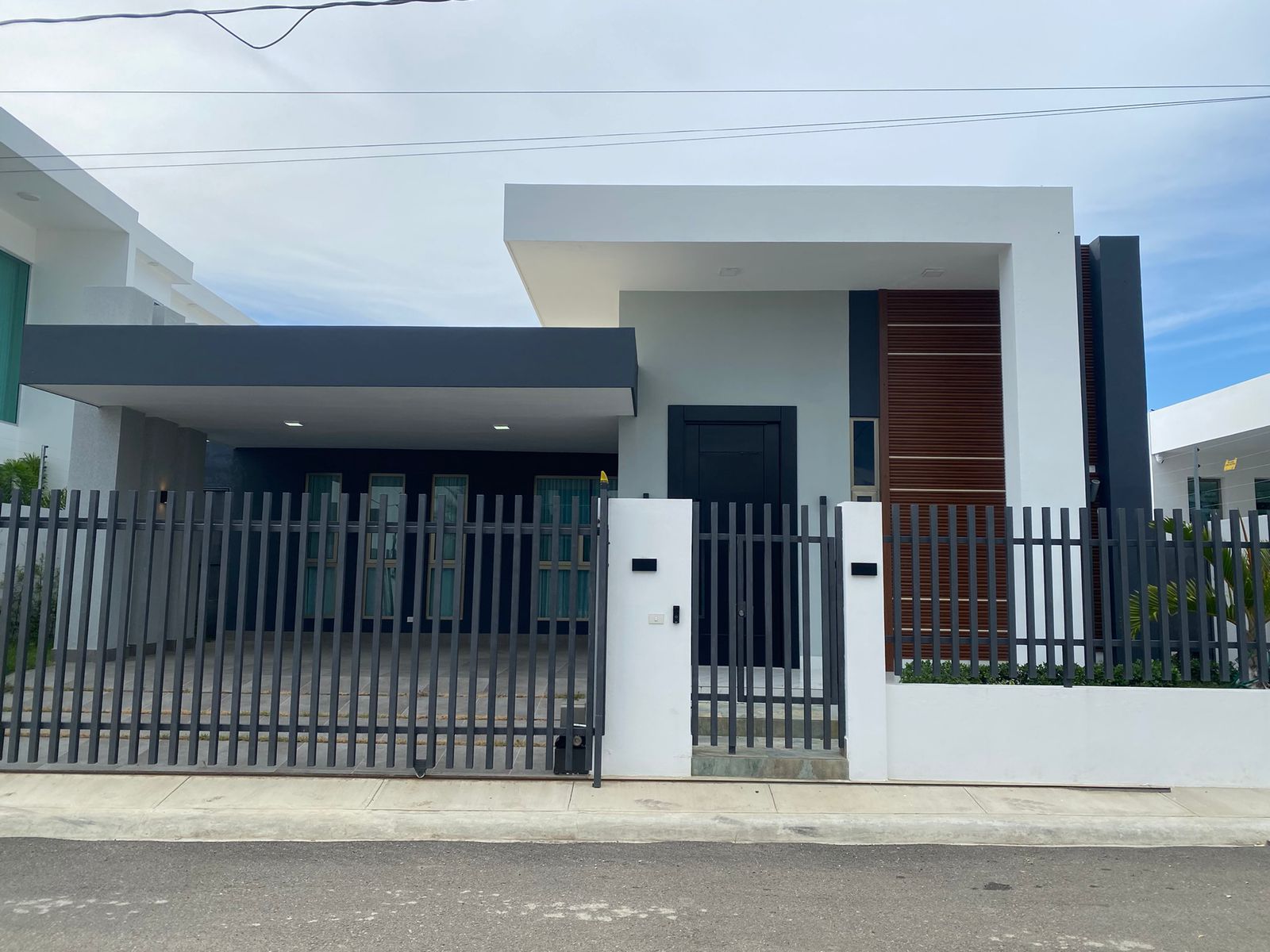 casas - CASA EN RESIDENCIAL CERRADO EN GURABO. 1