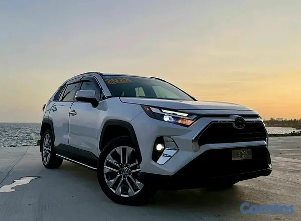 jeepetas y camionetas - Toyota rav4 2023 xle premium clean  2