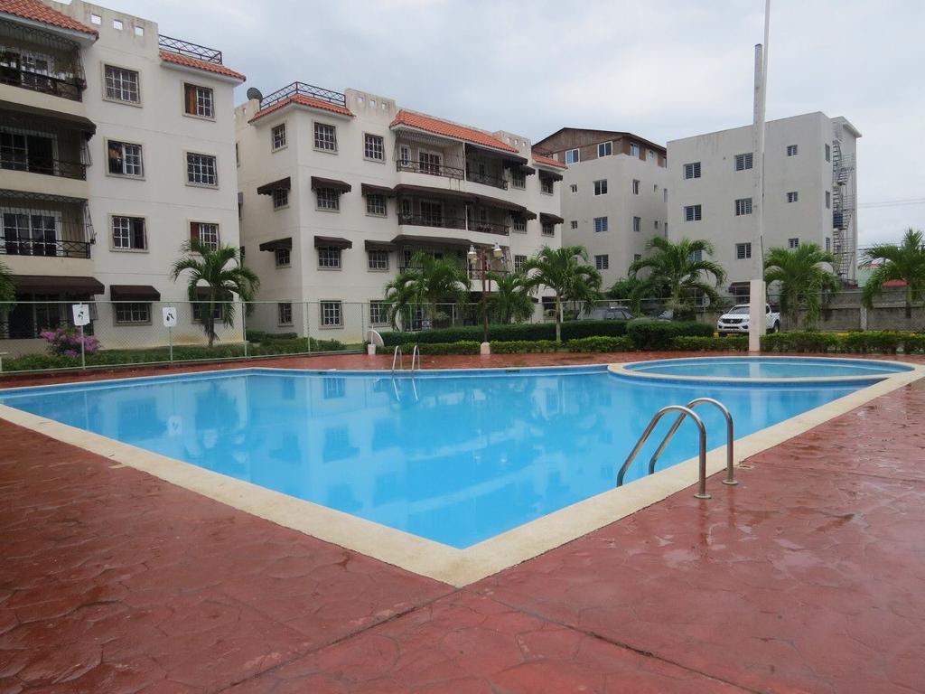 apartamentos - Venta de apartamento con piscina en la autopista de san Isidro prado oriental 