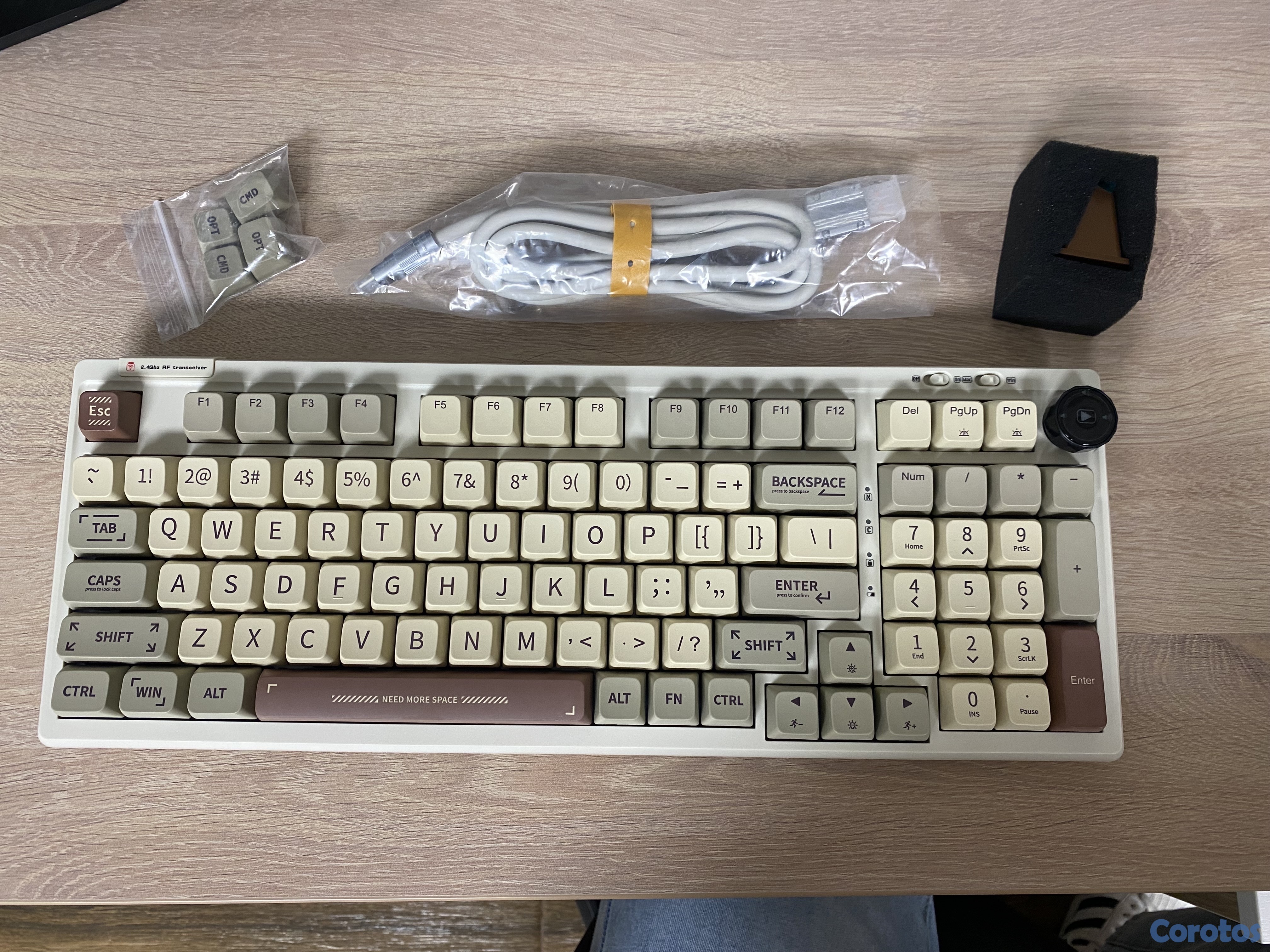 accesorios para electronica - Teclado Mecánico Epomaker RT100 – Retro, RGB, Tri-Mode + Pantalla Smart 5