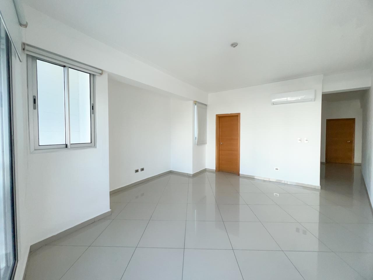 apartamentos - Vendo Amplio y Cómodo Apartamento en Serrallés, 4to. NivelÁrea total: 175.06  2