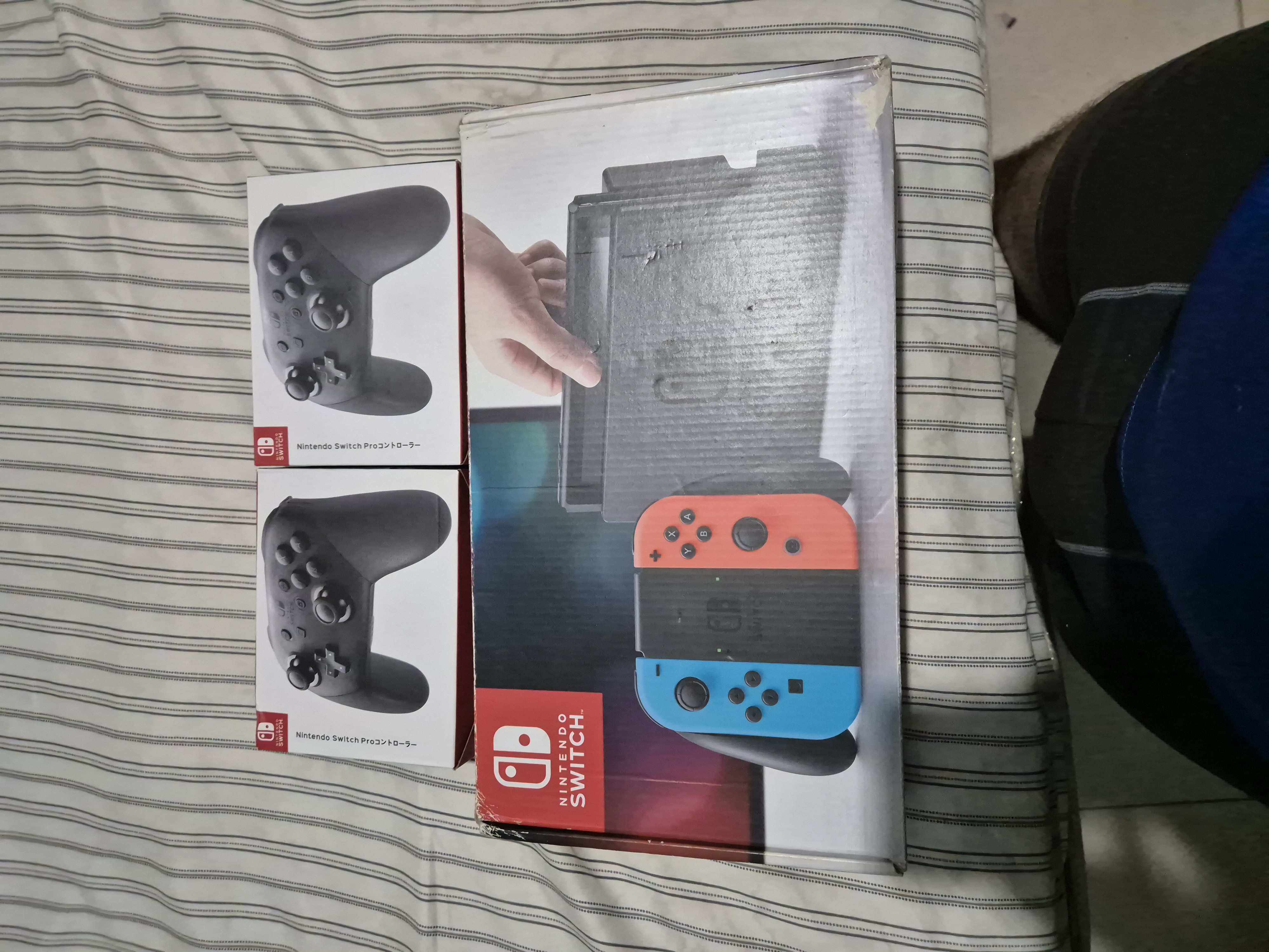 consolas y videojuegos - Nintendo Switch en su caja