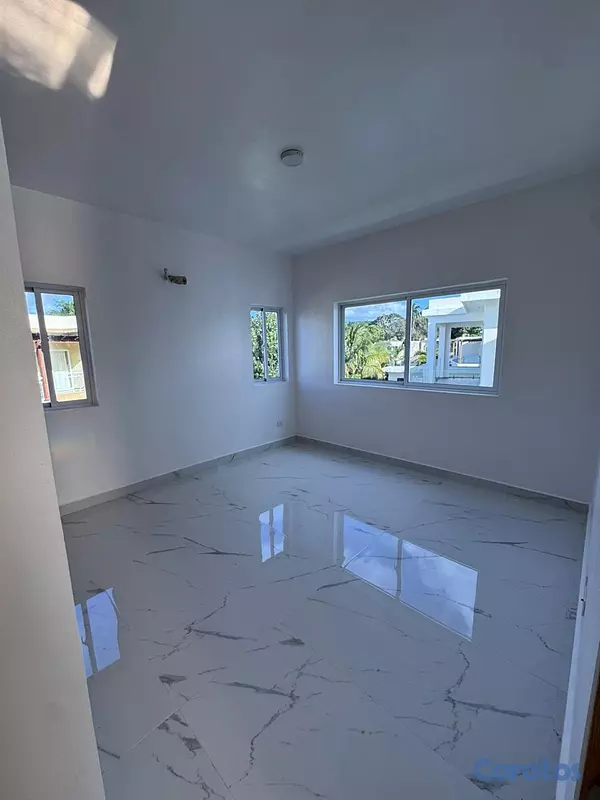 casas -  Casa de 2 Niveles en Venta – Residencial  8