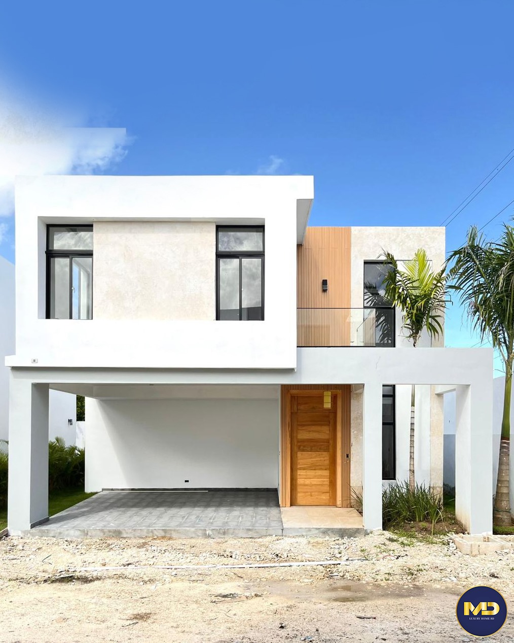 casas - Hermosa Villa con piscina y balcón ubicada en Los Pinos  1