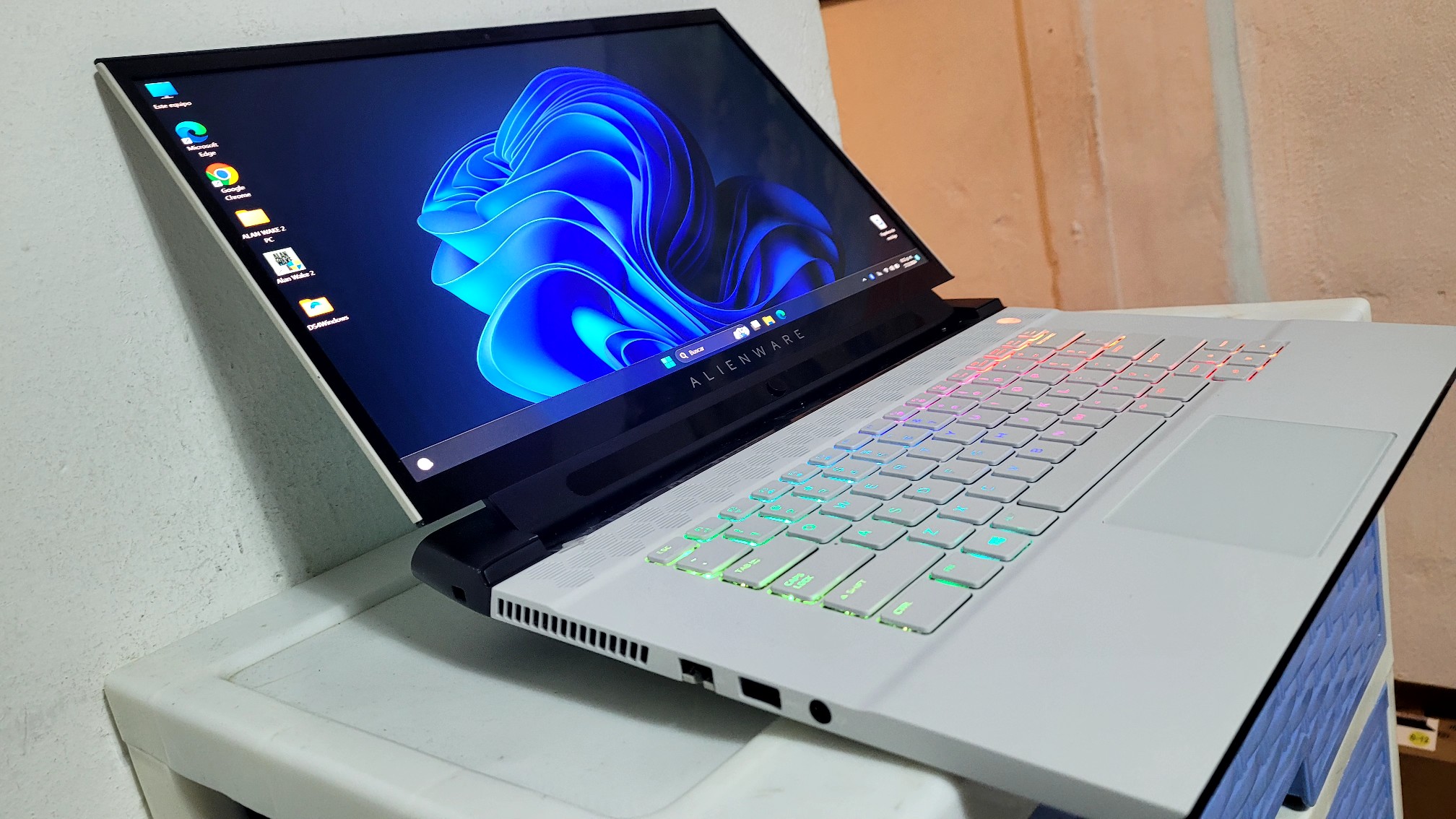 computadoras y laptops - Alienware R2 Core i7 9th Gen Ram 16gb Disco 512gb Solido Rtx 2060 6GB Oled 4K 1