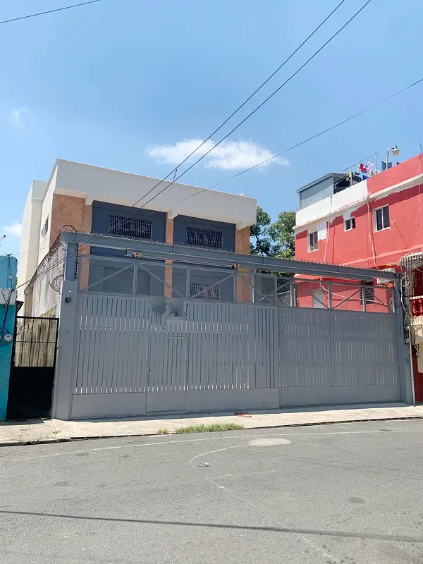 oficinas y locales comerciales - Propiedad amplia en la Fe 8