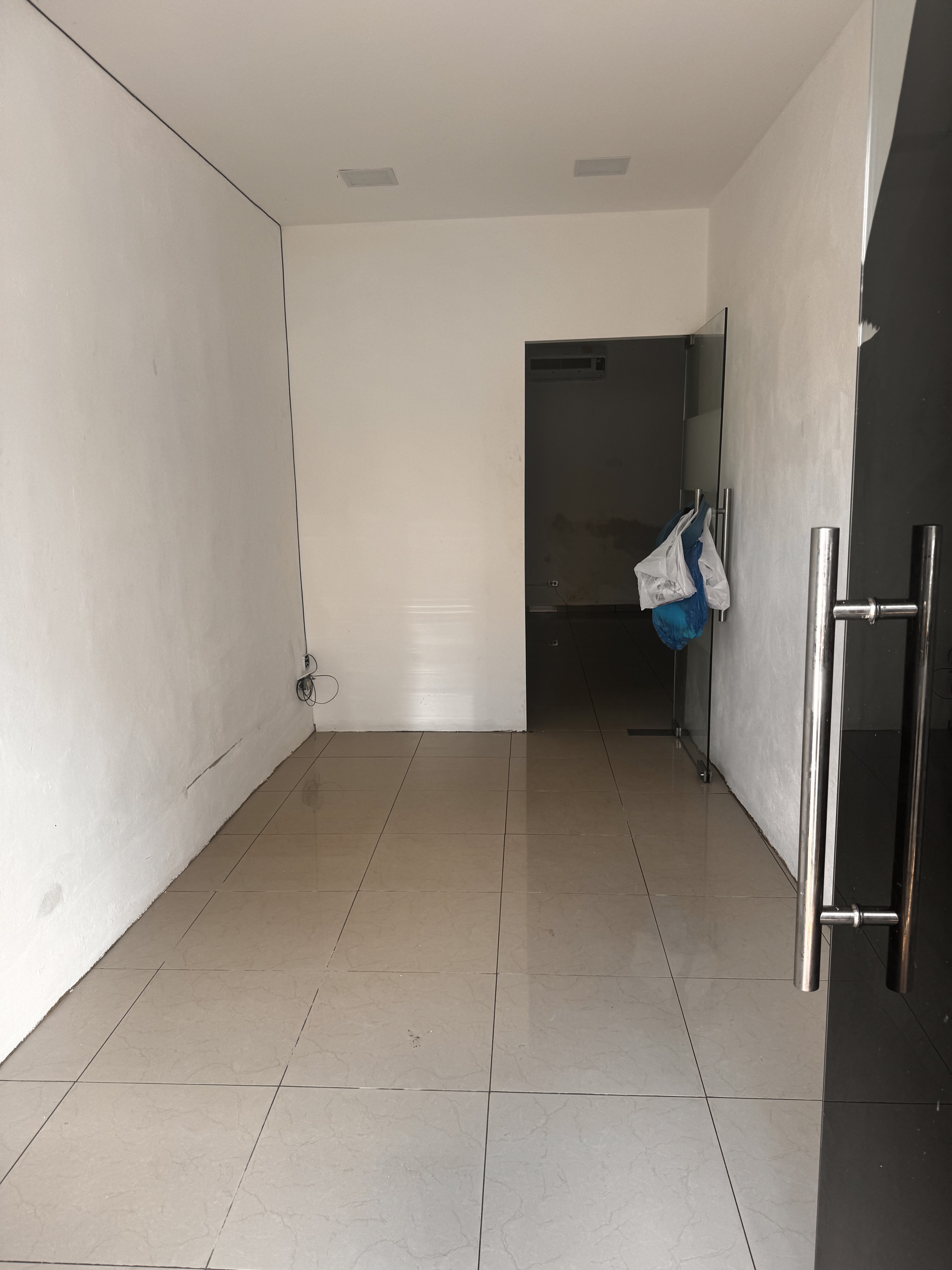 oficinas y locales comerciales - local céntrico en puerto plata  4