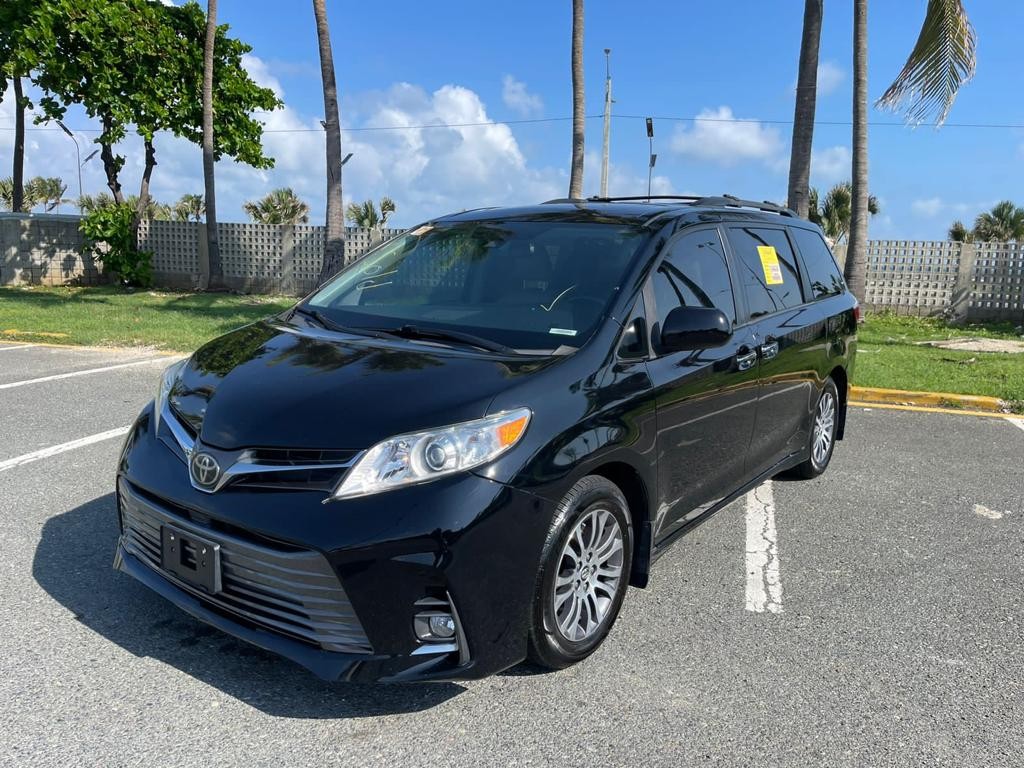 jeepetas y camionetas - Toyota Sienna XLE 2018