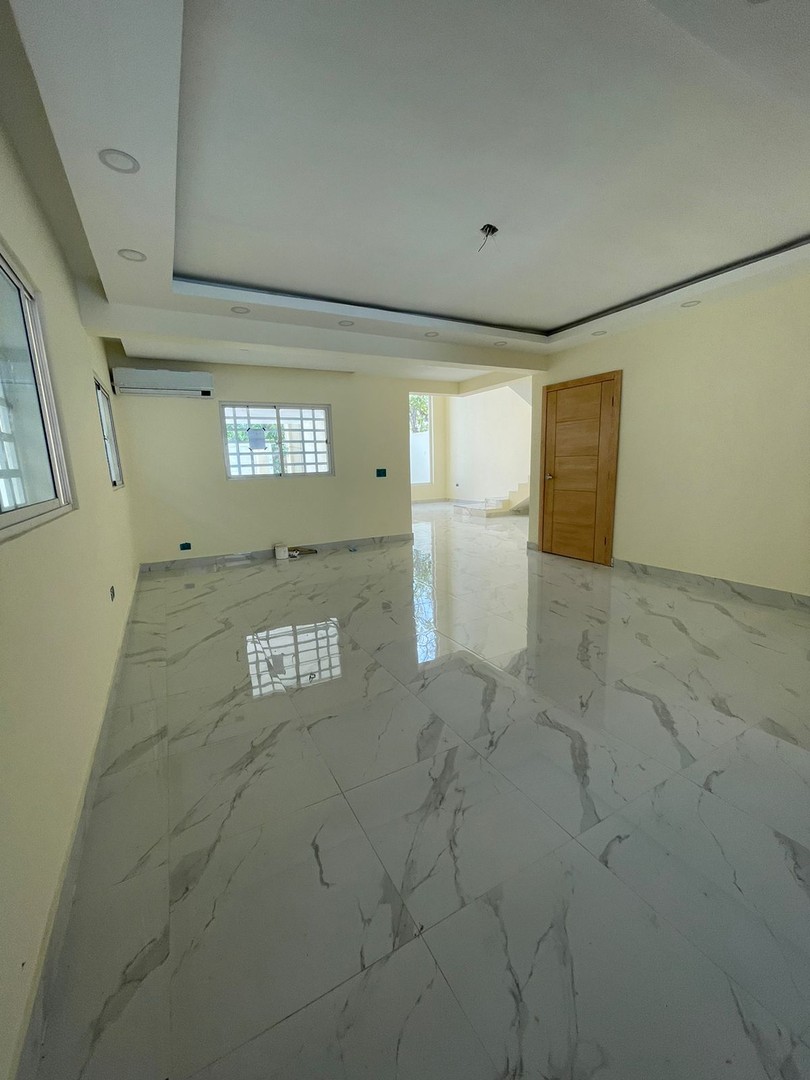 casas - Se vende casa de dos niveles en San Isidro 5