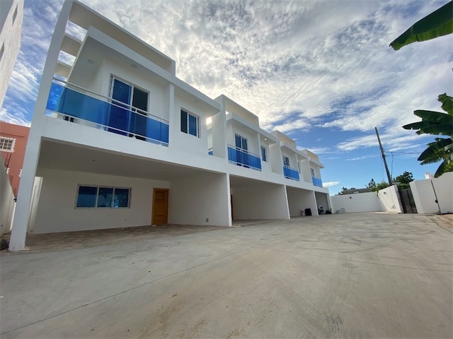 casas - Venta de casa en la autopista de san Isidro brisa oriental Santo Domingo 