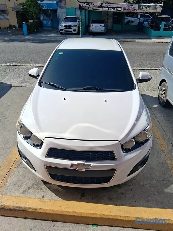 carros - Chevrolet Sonic LS Hatchback 2015 Mecanico 2