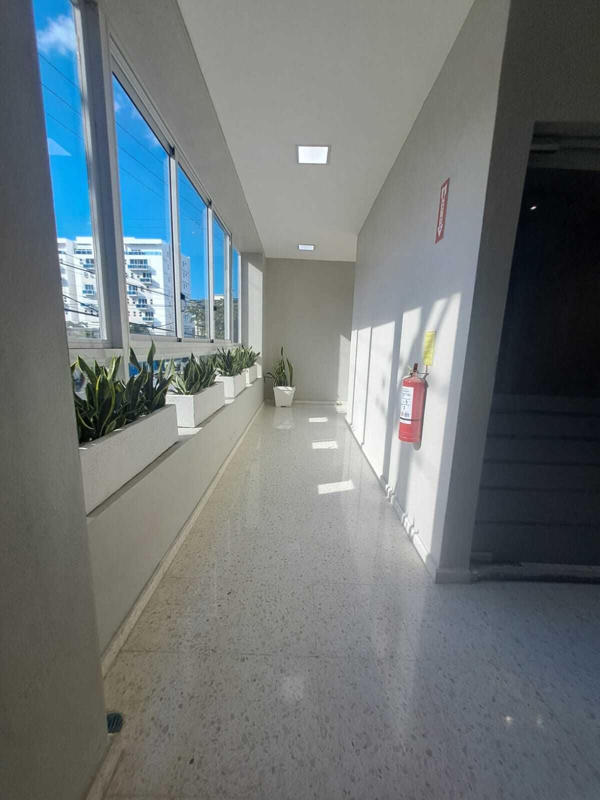 oficinas y locales comerciales - Alquilo local  40 mts 3er  piso  en mirador sur 4