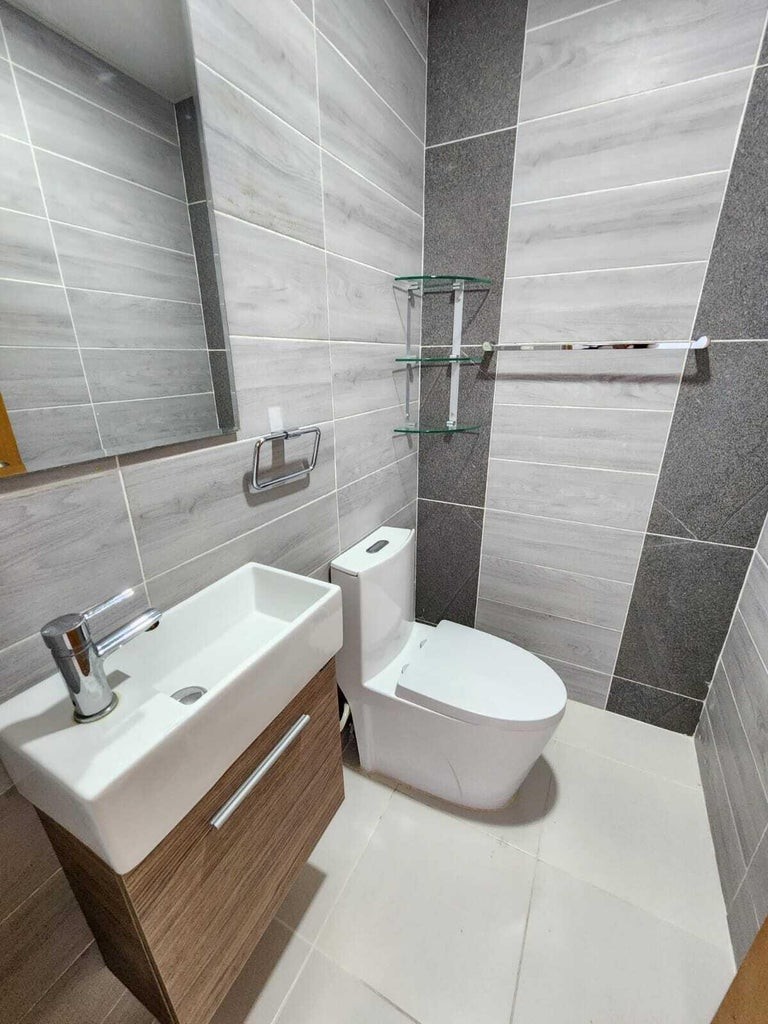 apartamentos - Oportunidad en la zona de  Naco, apartamento dos habitaciones. 2