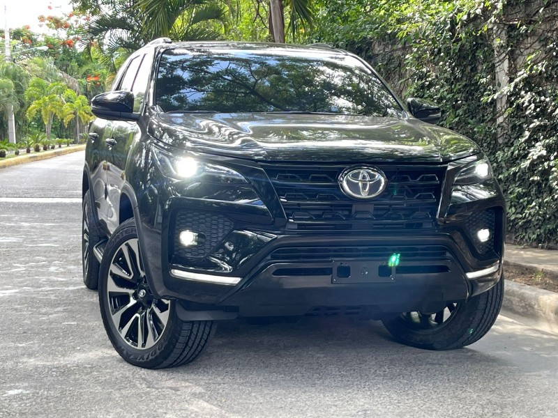 jeepetas y camionetas - Toyota fortuner 2021 4