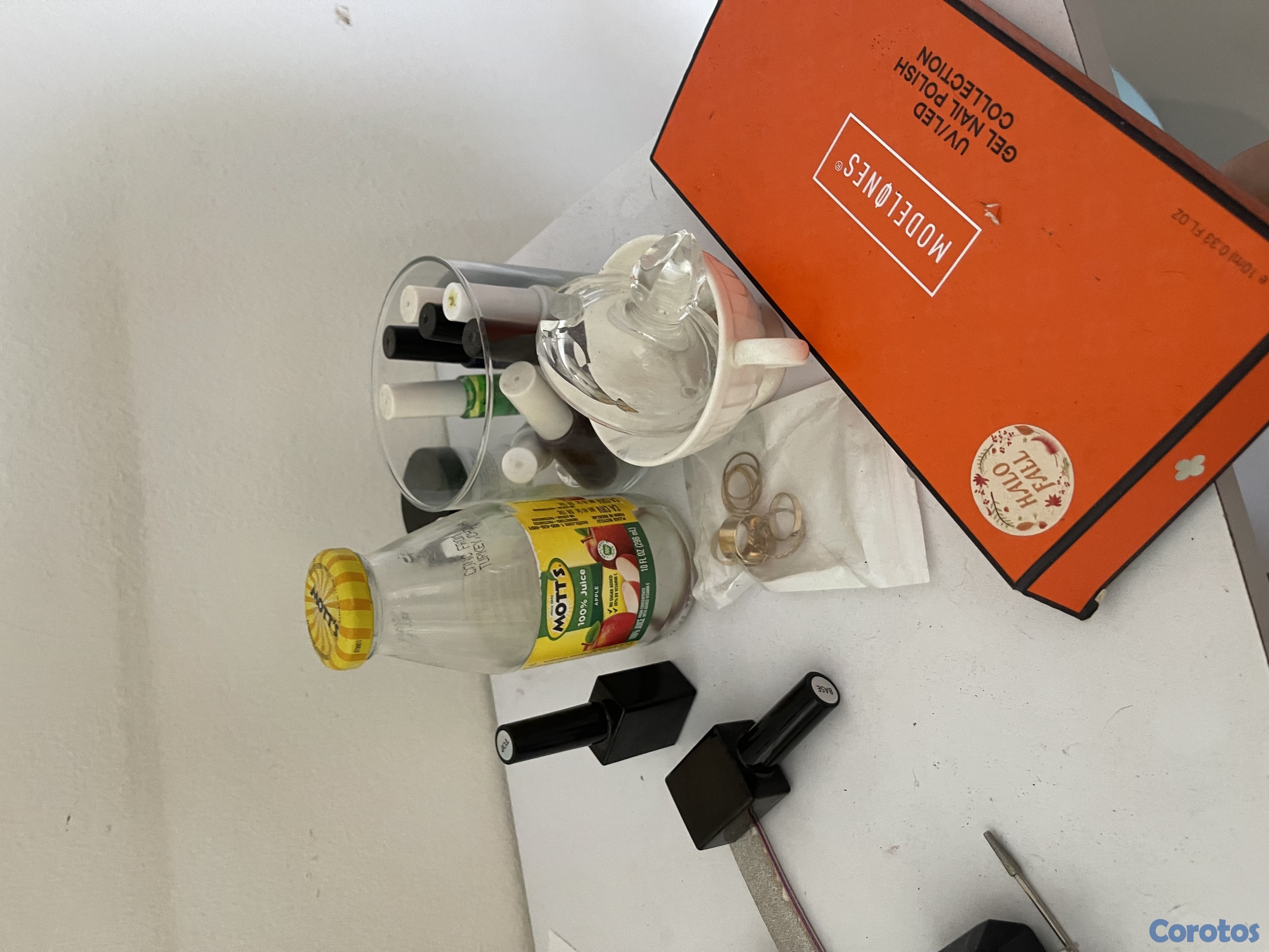 salud y belleza - VENDO MESA DE UÑAS DE TRABAJO CON TODO Y MATERIALE 9