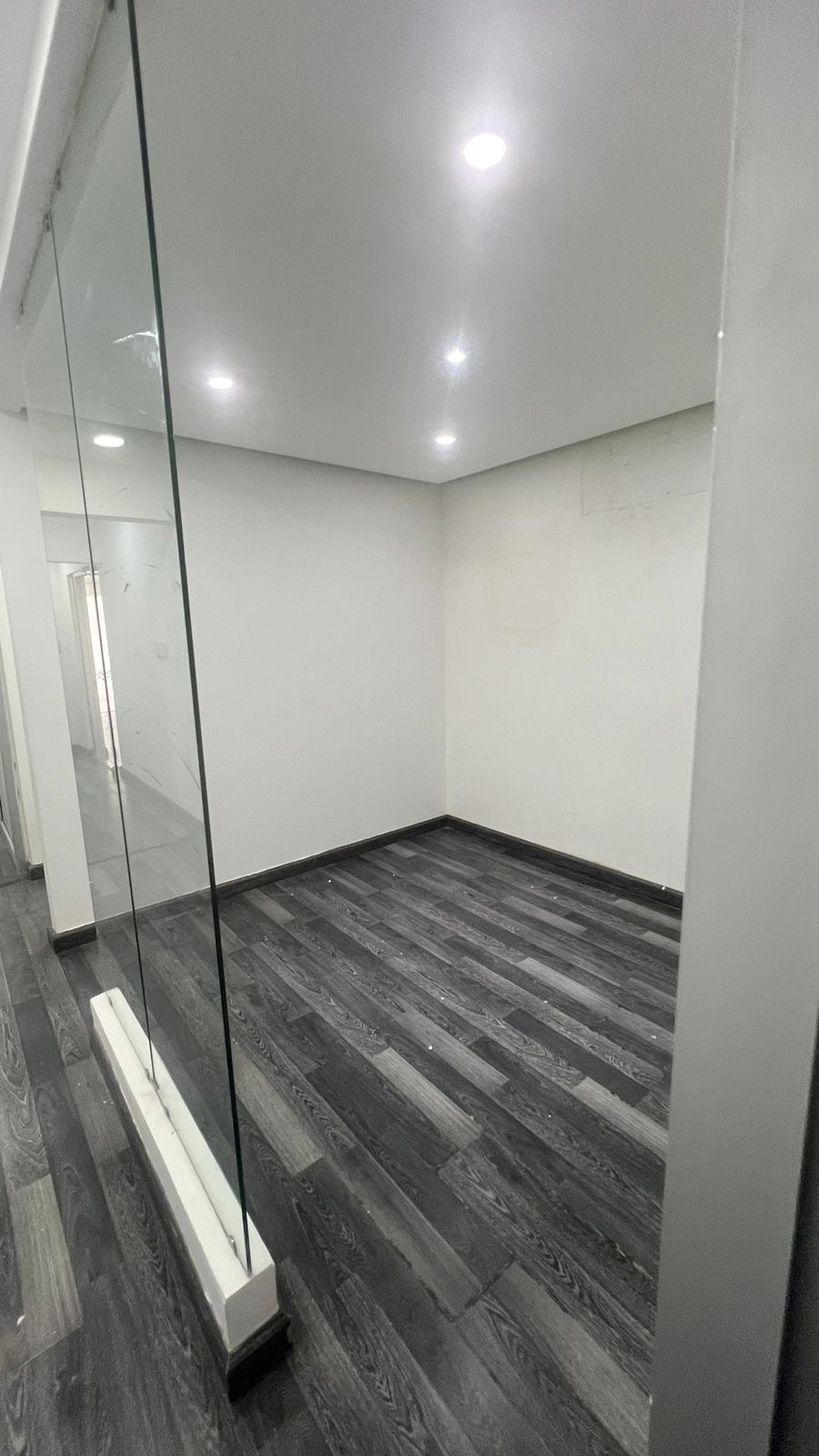 oficinas y locales comerciales - Local céntrico en el Millon 6