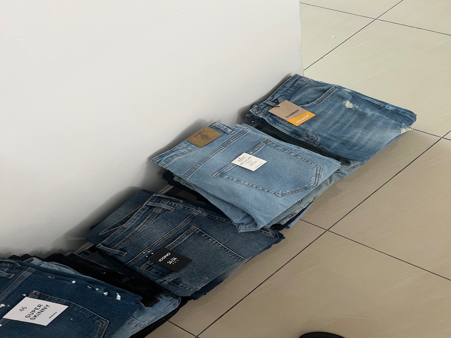 ropa para hombre - Se venden lotes de jeans nuevos o por unidad 
 3