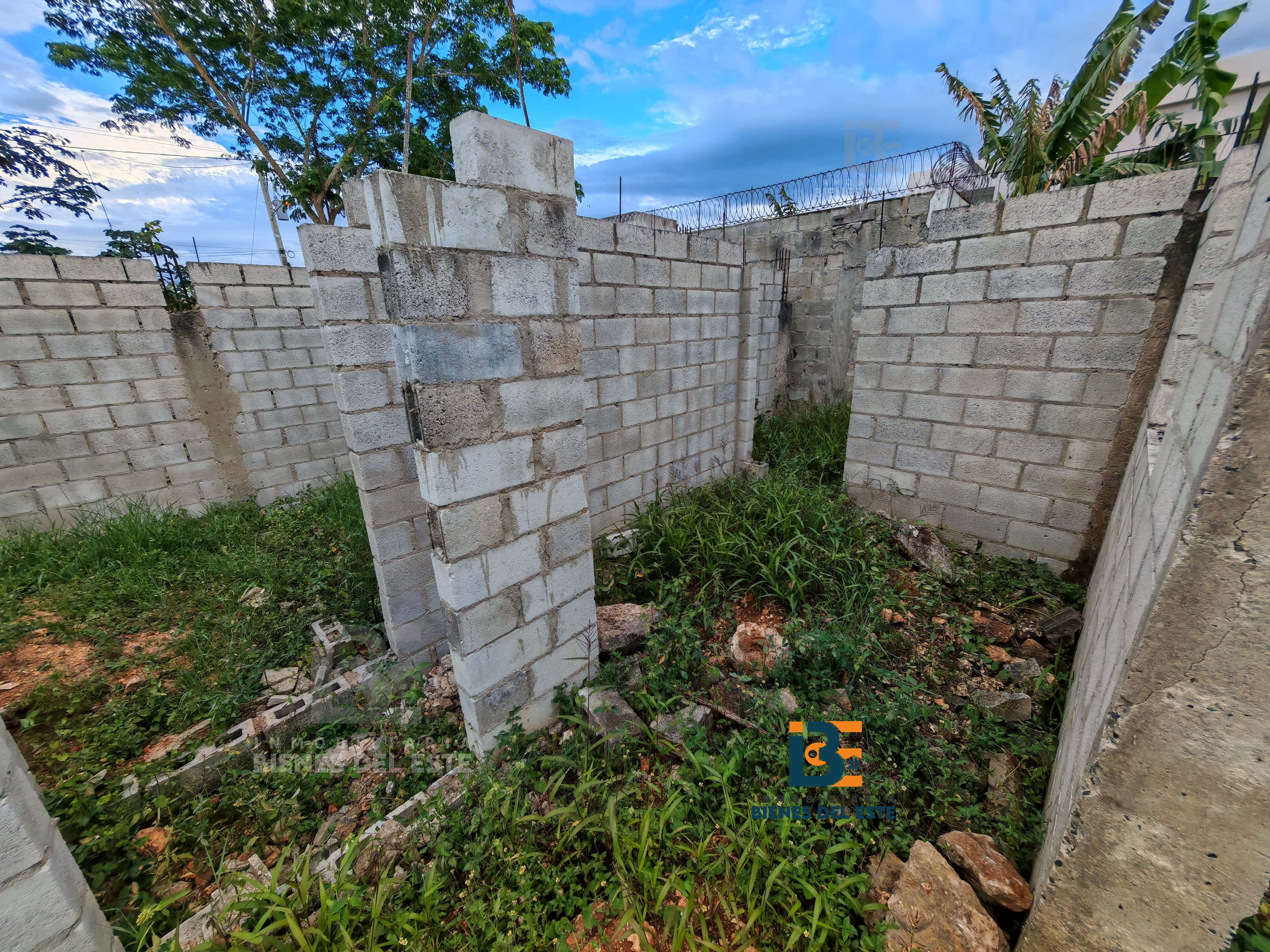 casas - Se Vende Mejora a` Nivel de Plato en Naime III 2