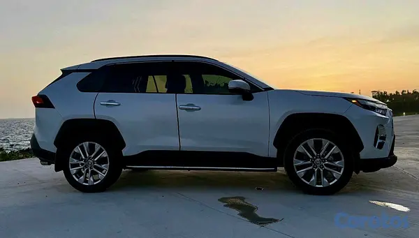 jeepetas y camionetas - Toyota rav4 2023 xle premium clean  3