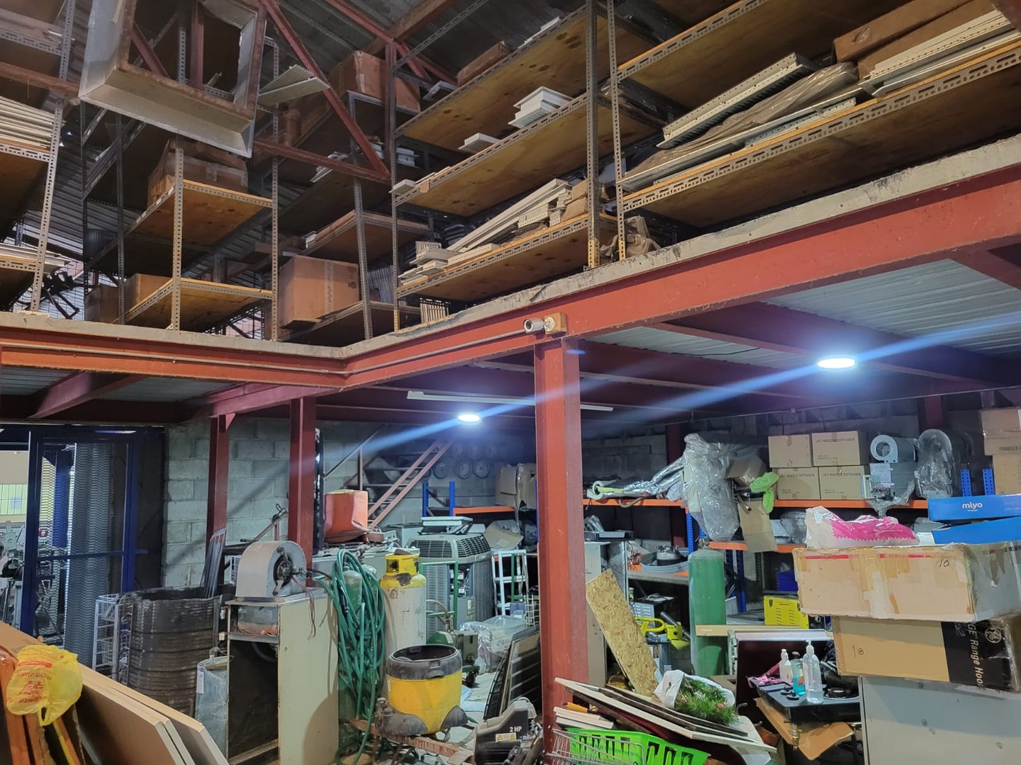 oficinas y locales comerciales - Venta de Nave y local comercial en Mata Hambre Distrito Nacional 7