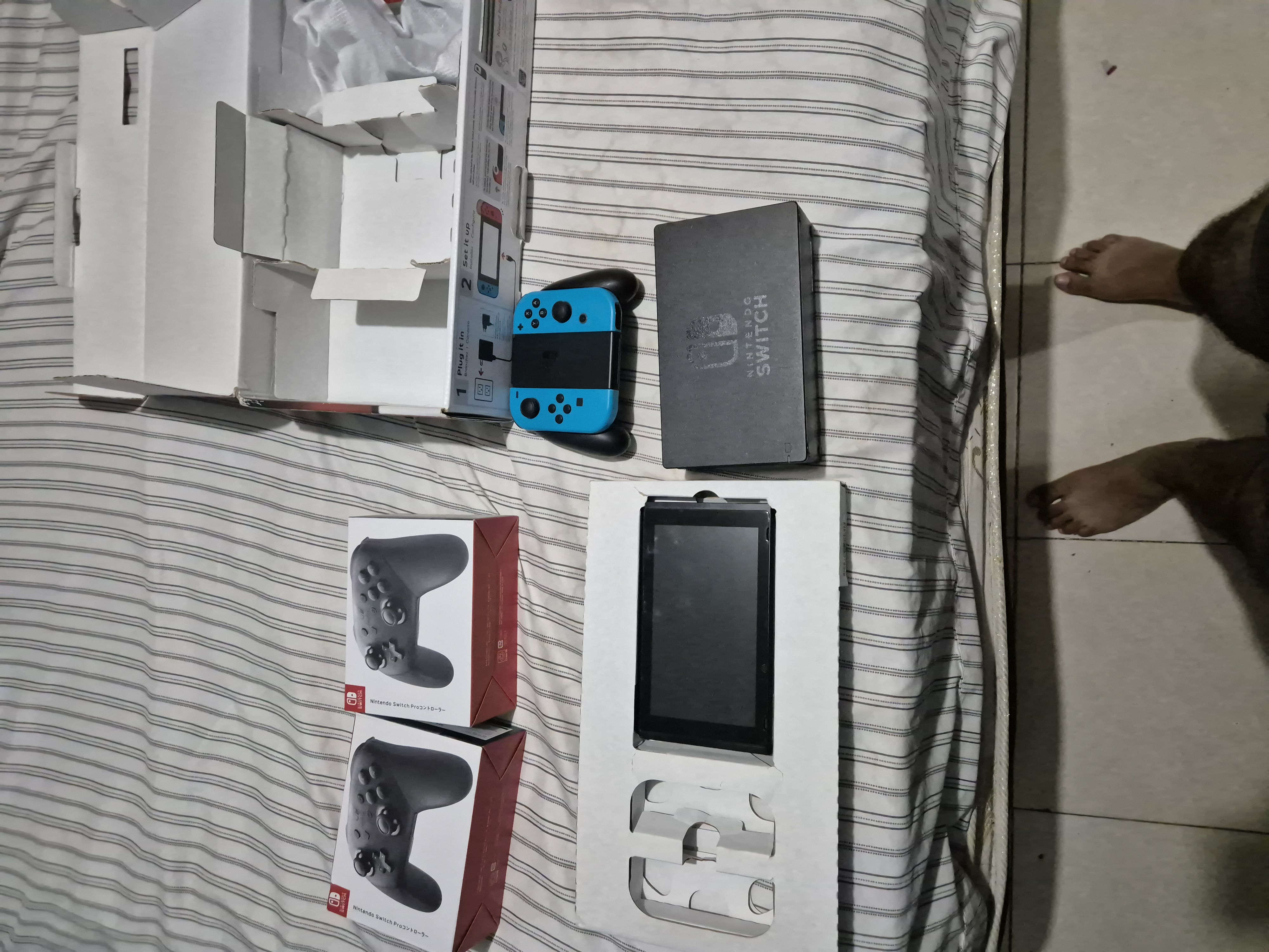 consolas y videojuegos - Nintendo Switch en su caja 1