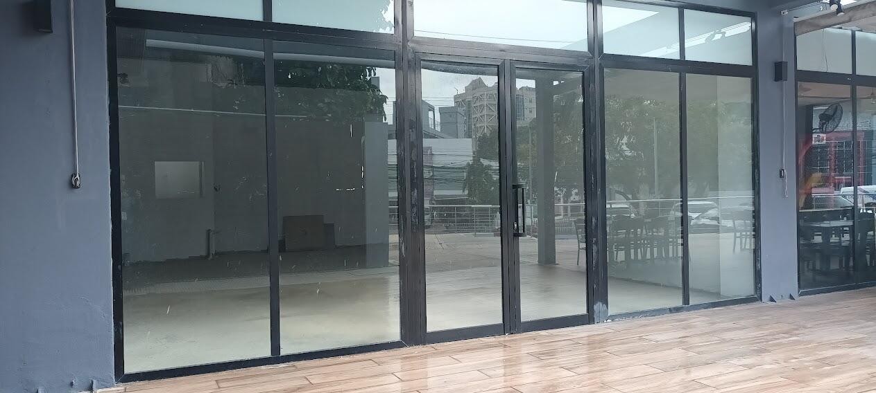 oficinas y locales comerciales - Excelente local comercial de 114mt2 1