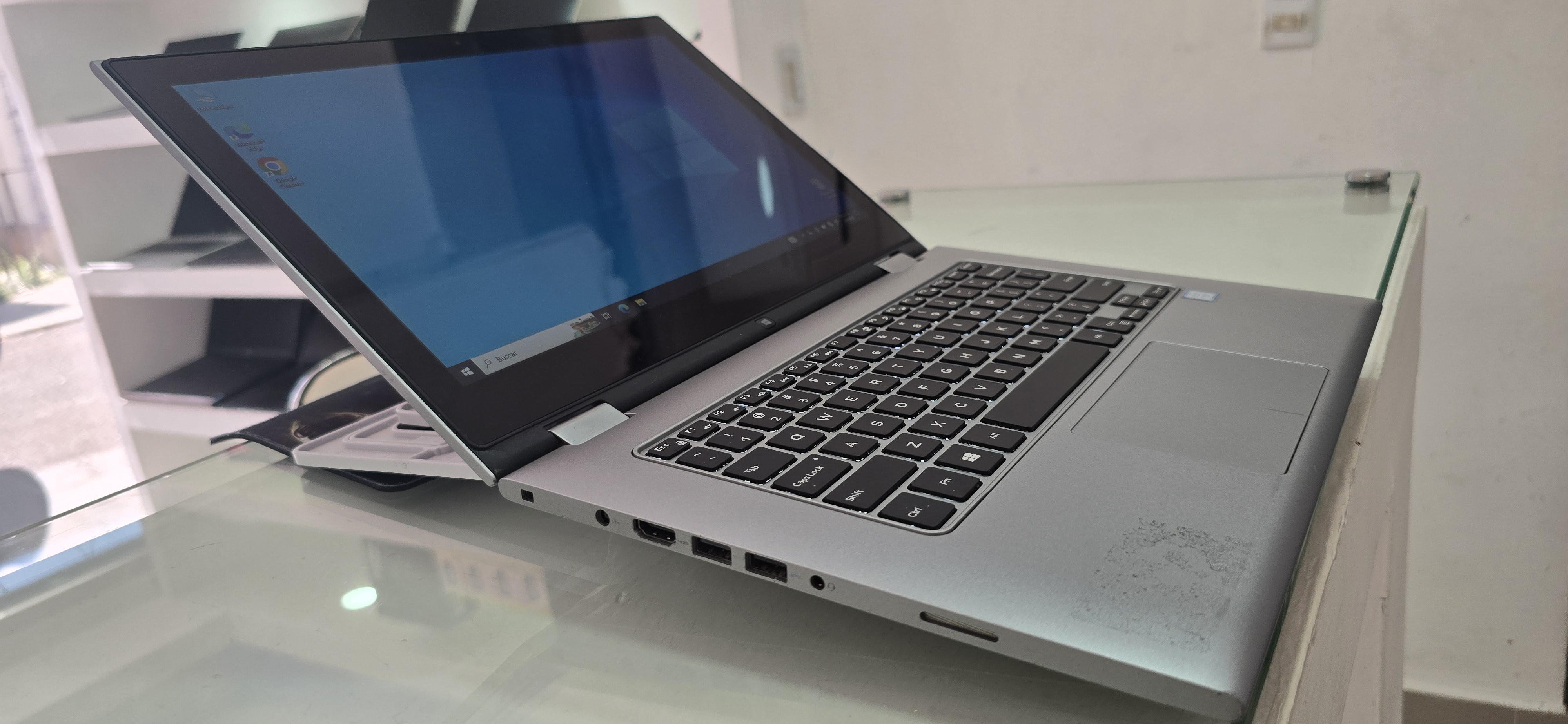 computadoras y laptops - Dell touch 14 Pulg Core i3 7ma Ram 8gb Disco SSD Pantalla Giratoria full 1080p  2