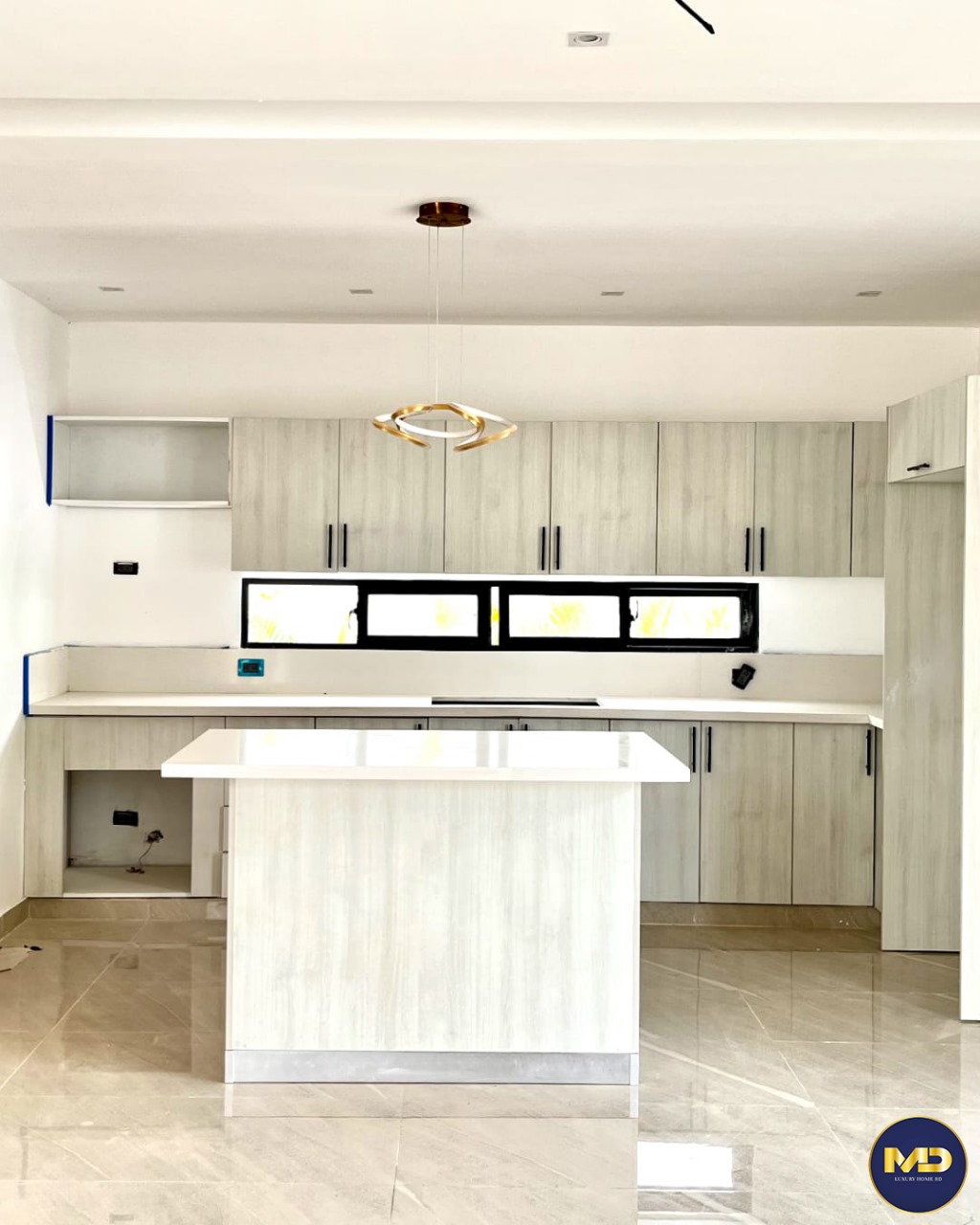 casas - Hermosa Villa con piscina y balcón ubicada en Los Pinos  2