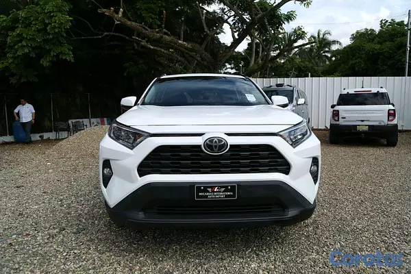 jeepetas y camionetas - Toyota rav4 2020 xle clean carfax  2