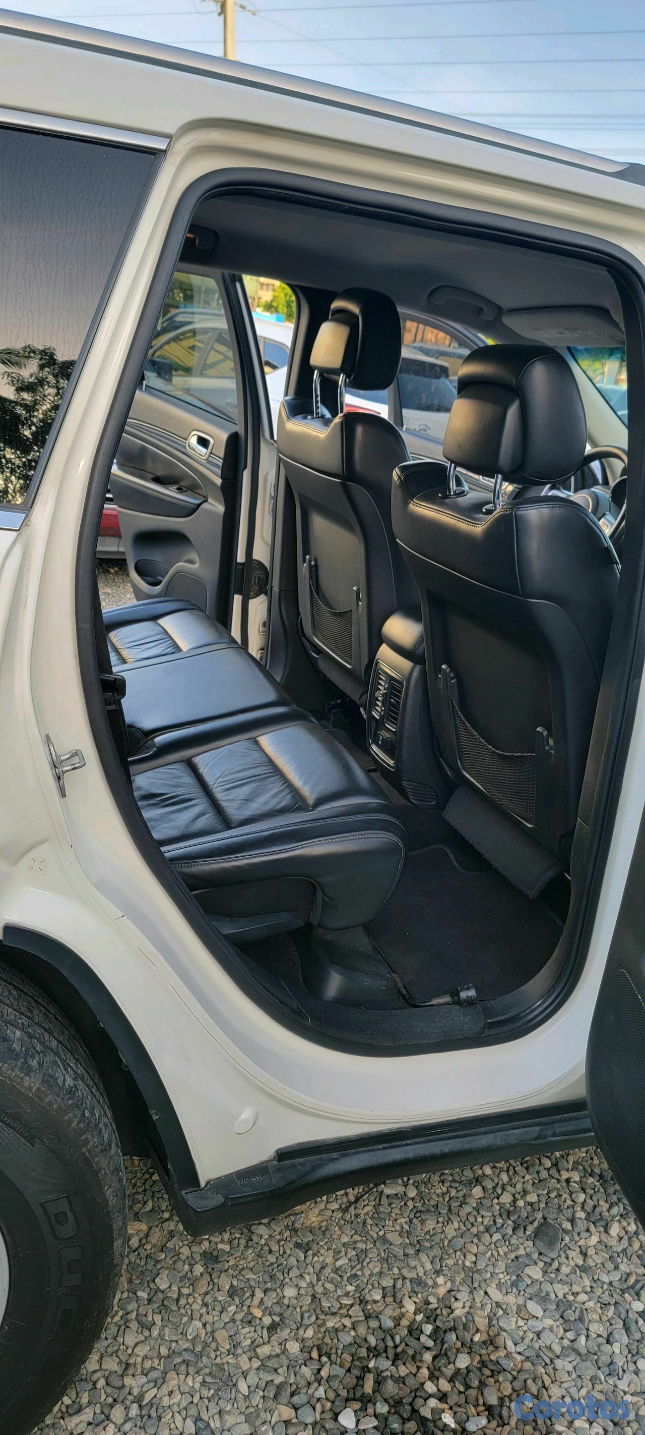 jeepetas y camionetas - JEEP GRAND CHEROKEE LAREDO 2011 9